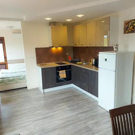 דירה Golden House