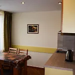 Golden House Apartment *