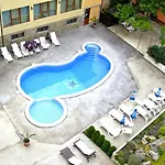 Golden House Apartment *