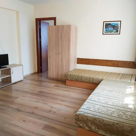 Διαμέρισμα Golden House *
