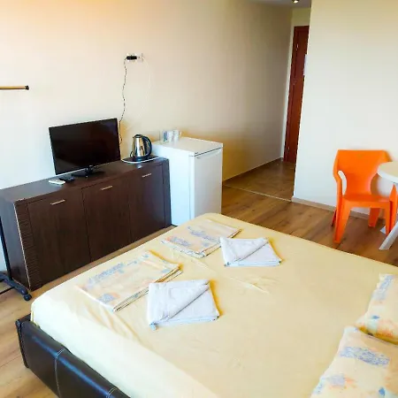 Golden House Apartament *